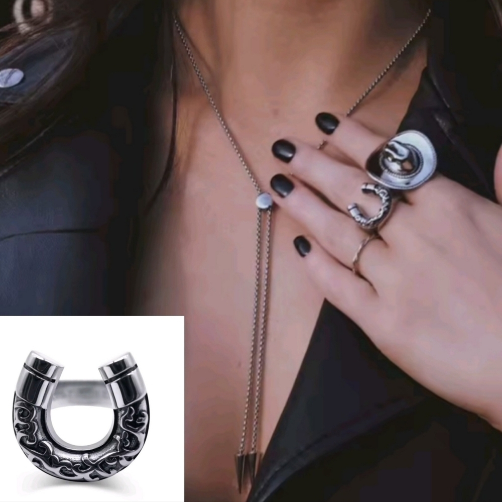 Silver Cowgirl Horseshoe Statement Ring Silvertone Silver Plated | NWOT